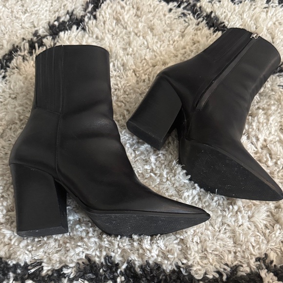 Steve Madden Elegant Black Leather Ankle Boots 7.5 - Picture 2 of 8